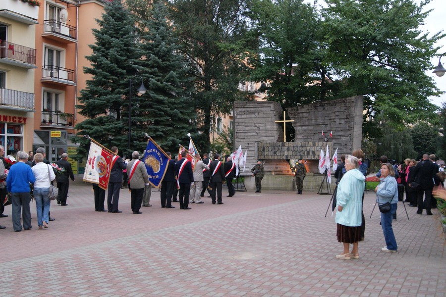 Obchody Solidarnoci przed Pomnikiem Ofiar Grudnia 1970, fot. 3