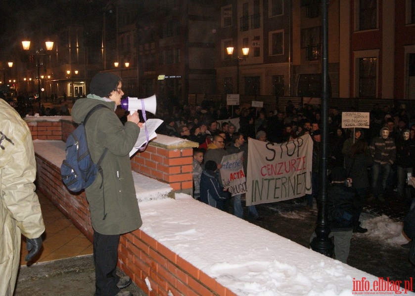 Manifest elblan przed Bram Targow w sprawie dokumentu ACTA, fot. 9