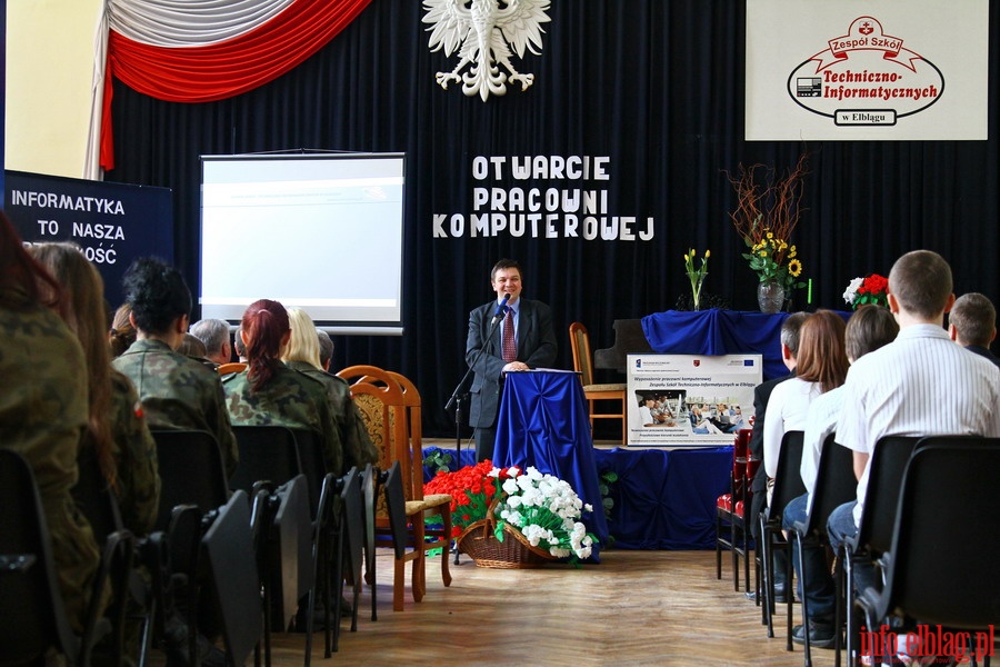 Oficjalne otwarcie zmodernizowanej pracowni komputerowej w ZST-I, fot. 7