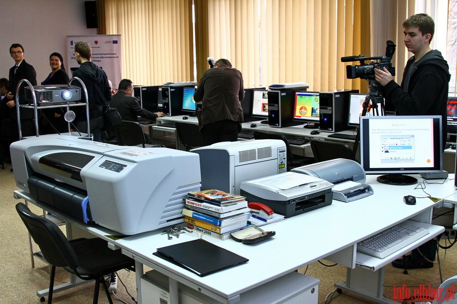 Oficjalne otwarcie zmodernizowanej pracowni komputerowej w ZST-I, fot. 19
