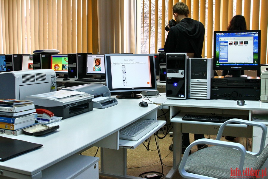 Oficjalne otwarcie zmodernizowanej pracowni komputerowej w ZST-I, fot. 20