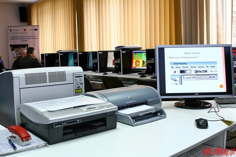 Oficjalne otwarcie zmodernizowanej pracowni komputerowej w ZST-I, fot. 22