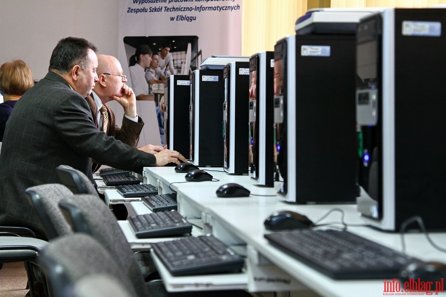 Oficjalne otwarcie zmodernizowanej pracowni komputerowej w ZST-I, fot. 24