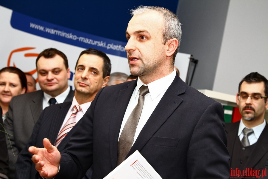 Otwarcie elbląskiego biura parlamentarnego posłów PO: Elżbiety Gelert, Mirona Sycza i Piotra Cieślińskiego, fot. 9