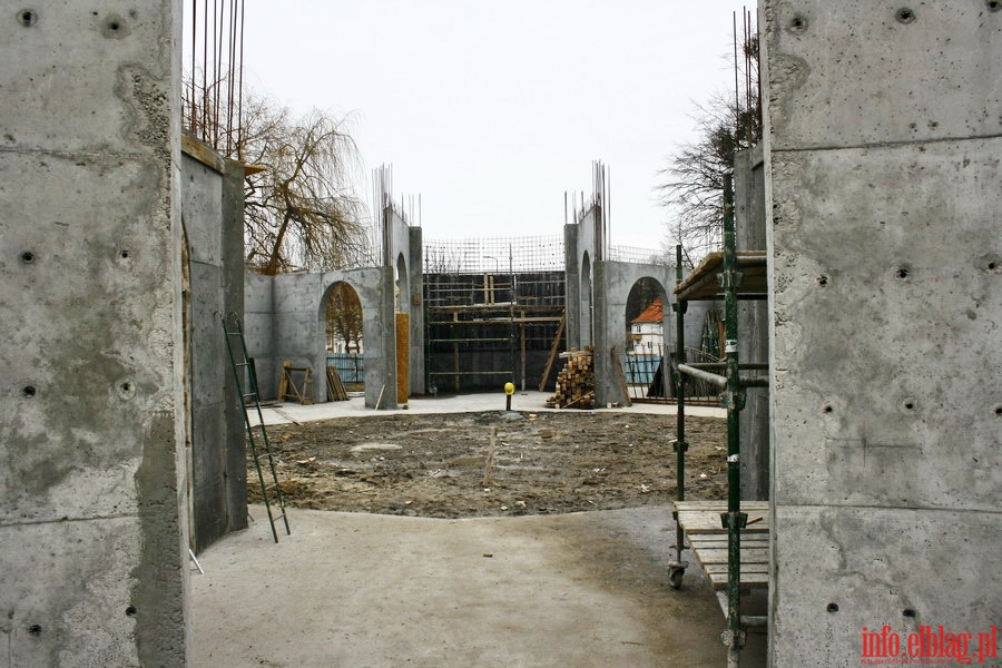 Budowa cerkwi greckokatolickiej przy ul. Traugutta - wiosna 2012 r., fot. 2