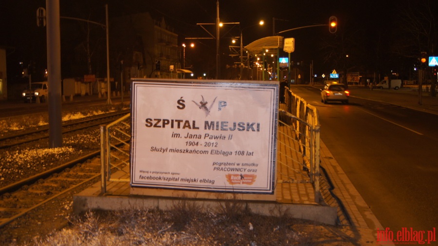 Nocna akcja wieszania Klepsydr Szpitala Miejskiego, fot. 6