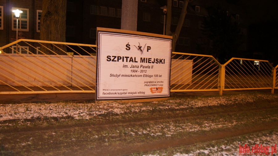 Nocna akcja wieszania Klepsydr Szpitala Miejskiego, fot. 8