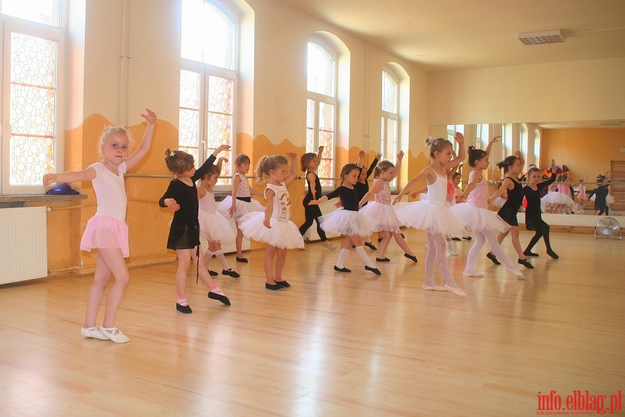 Formacja baletowa z Centrum Tańca Cadmans, fot. 3