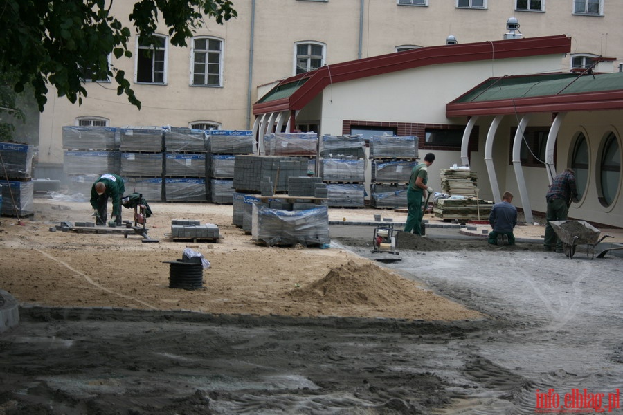 Budowa hali sportowej przy Gimnazjum nr 9 na ul. Browarnej - maj 2012, fot. 25