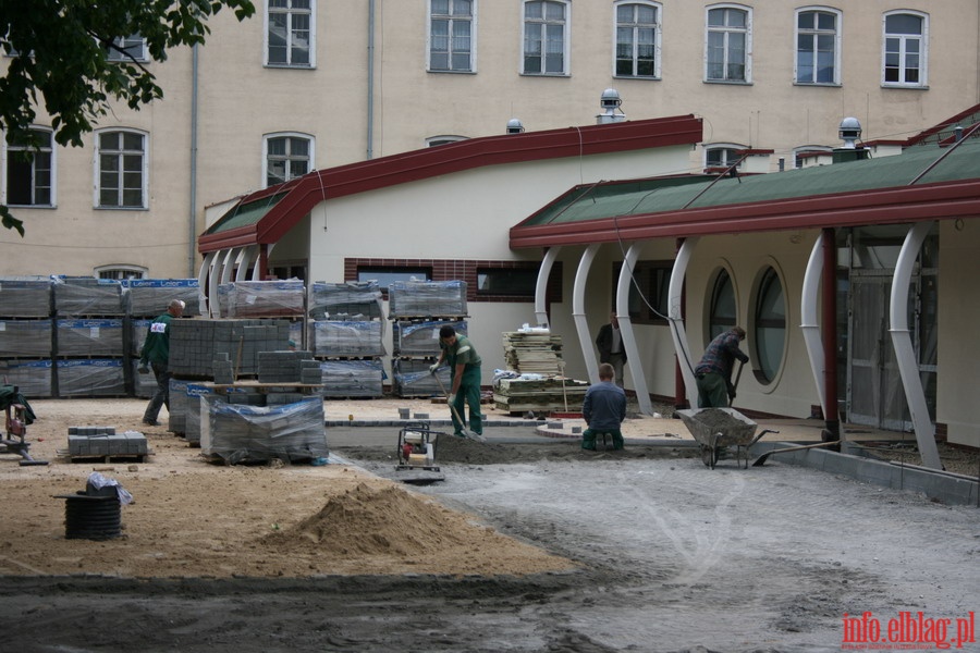 Budowa hali sportowej przy Gimnazjum nr 9 na ul. Browarnej - maj 2012, fot. 27