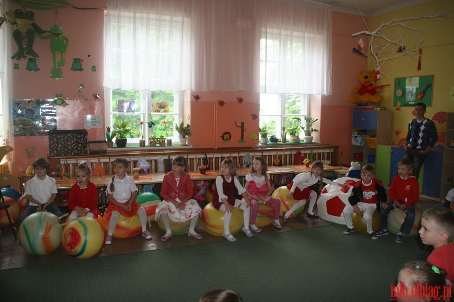 Prezydent Grzegorz Nowaczyk z odwiedzinami u przedszkolakw z okazji Dnia Dziecka, fot. 1