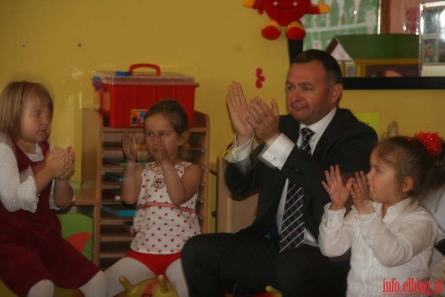 Prezydent Grzegorz Nowaczyk z odwiedzinami u przedszkolaków z okazji Dnia Dziecka, fot. 7