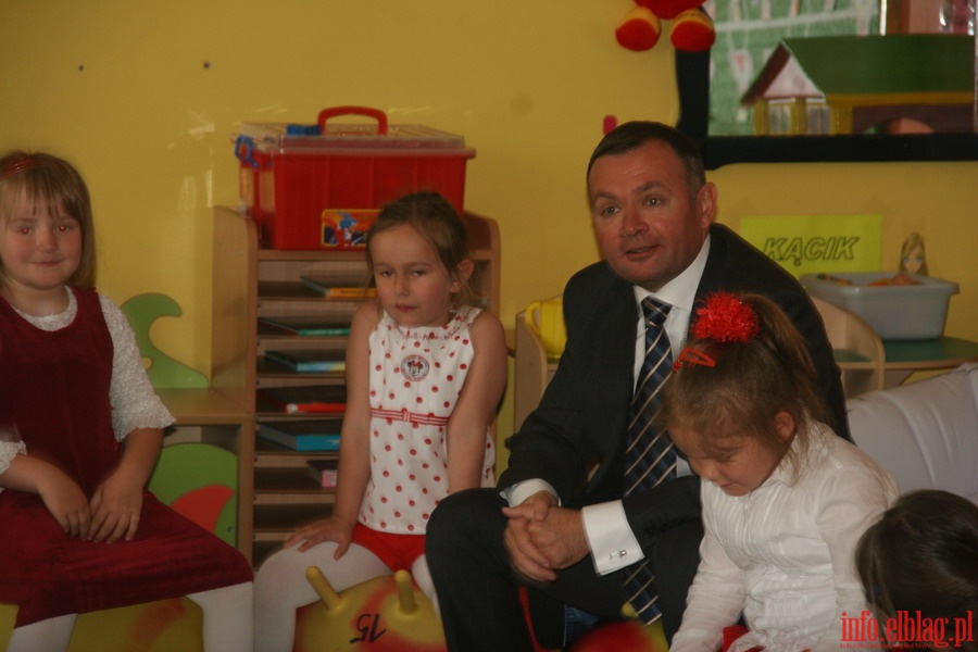 Prezydent Grzegorz Nowaczyk z odwiedzinami u przedszkolakw z okazji Dnia Dziecka, fot. 8