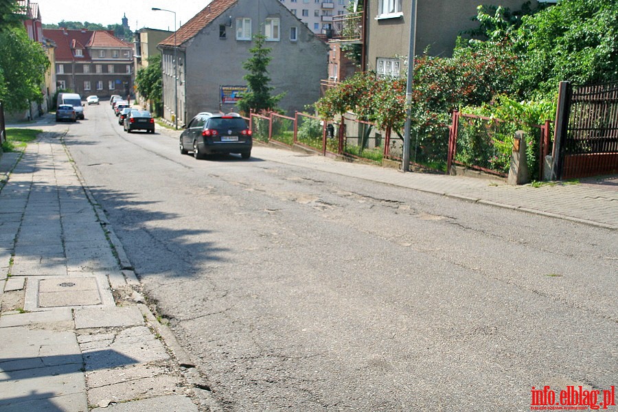 Fatalny stan jezdni i chodnikw na ulicy Piechoty w Elblgu, fot. 1