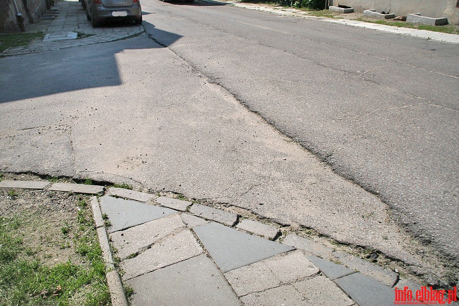 Fatalny stan jezdni i chodnikw na ulicy Piechoty w Elblgu, fot. 13