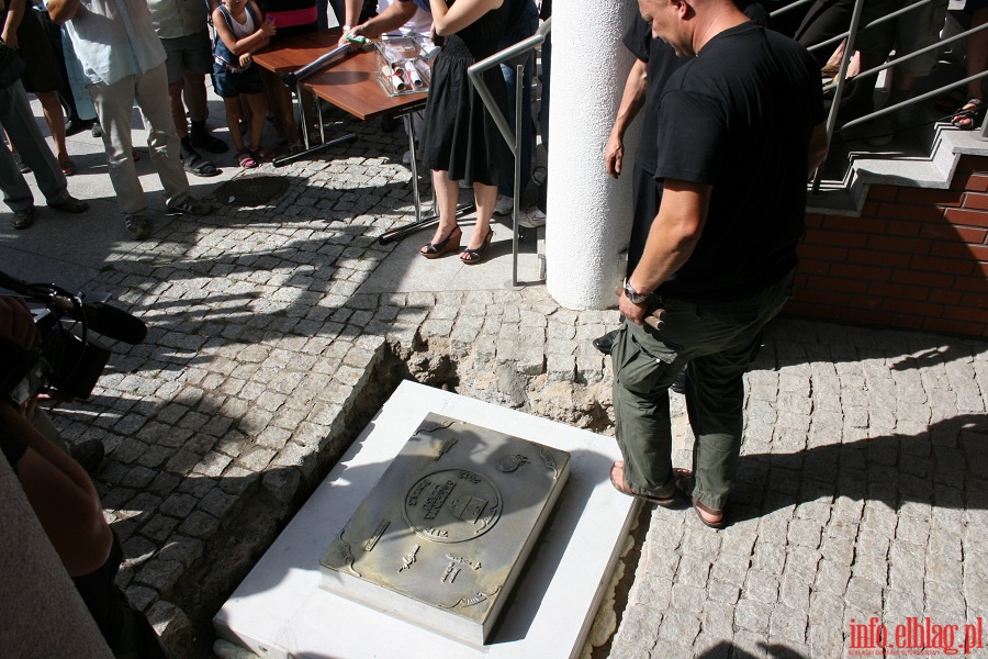 Zakopanie skrzyni czasu przed Ratuszem Staromiejskim w Elblągu, fot. 17