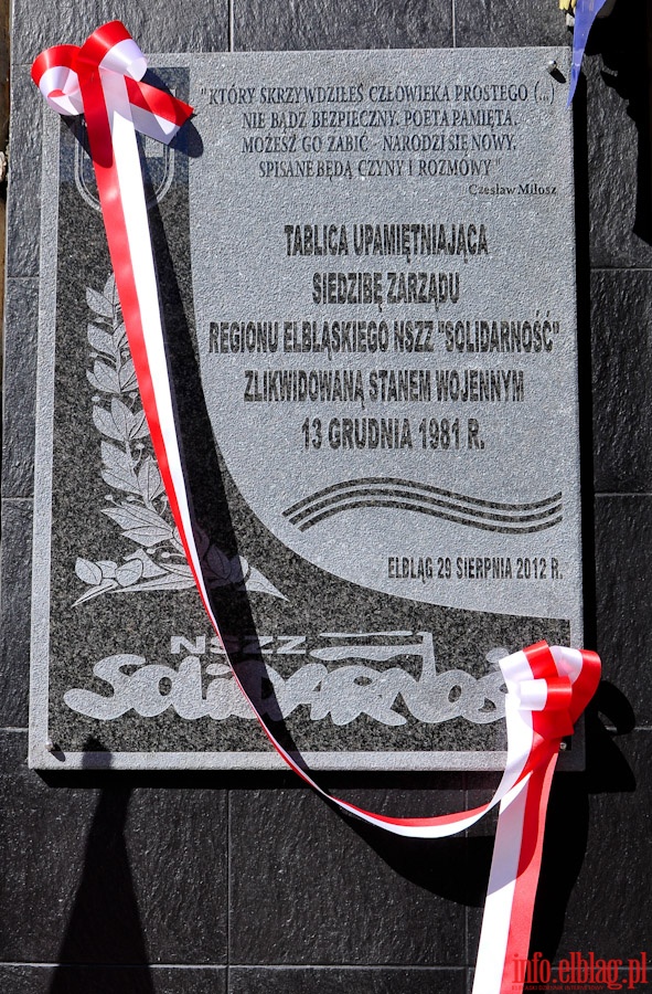 Odsonicie przez Lecha Was tablicy pamitkowej, na budynku Regionu Elblskiej Solidarnoci, fot. 2