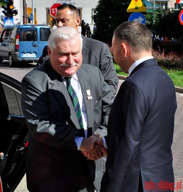 Odsonicie przez Lecha Was tablicy pamitkowej, na budynku Regionu Elblskiej Solidarnoci, fot. 3