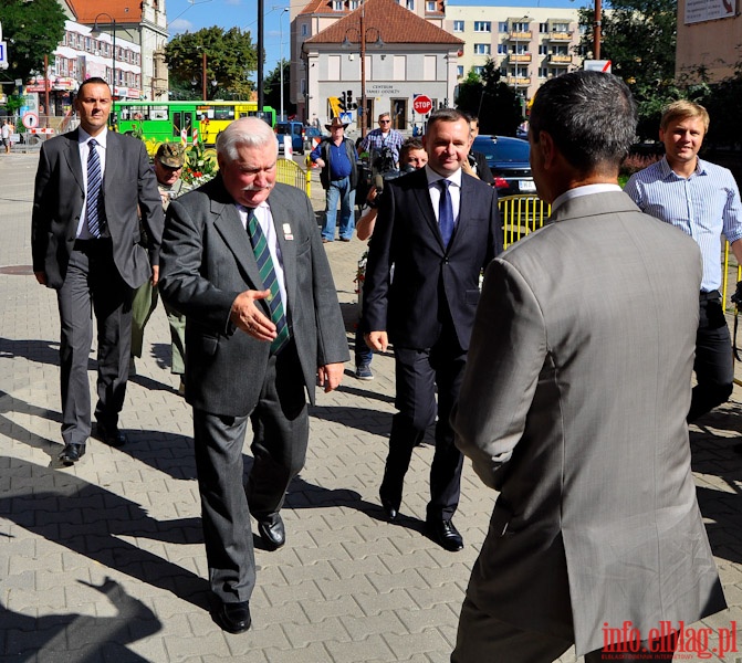 Odsonicie przez Lecha Was tablicy pamitkowej, na budynku Regionu Elblskiej Solidarnoci, fot. 5