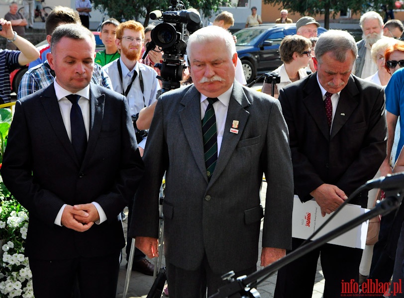 Odsonicie przez Lecha Was tablicy pamitkowej, na budynku Regionu Elblskiej Solidarnoci, fot. 18