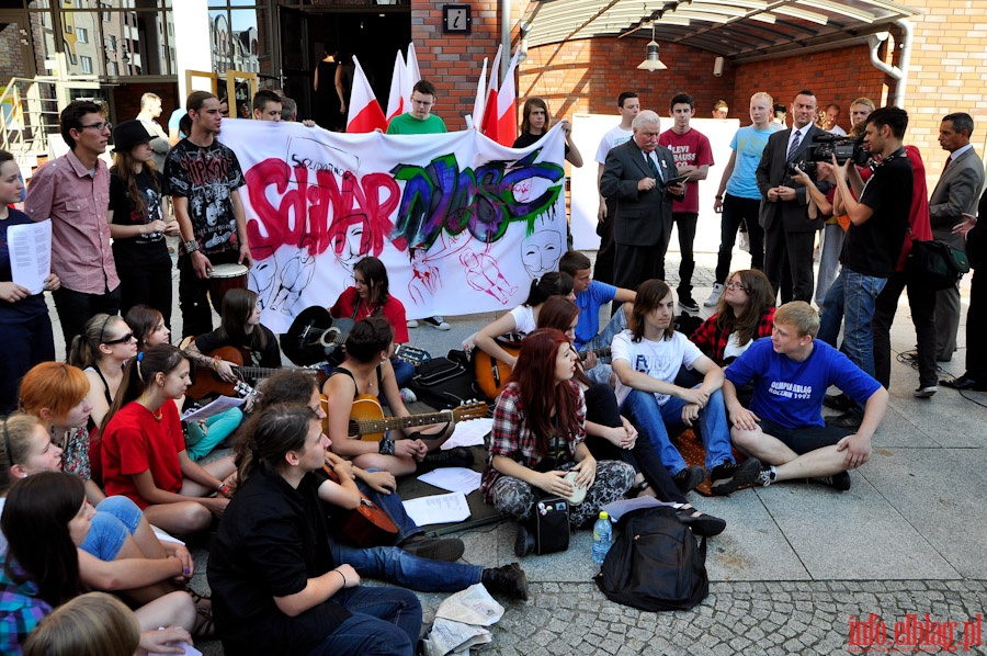 Odsonicie przez Lecha Was tablicy pamitkowej, na budynku Regionu Elblskiej Solidarnoci, fot. 22