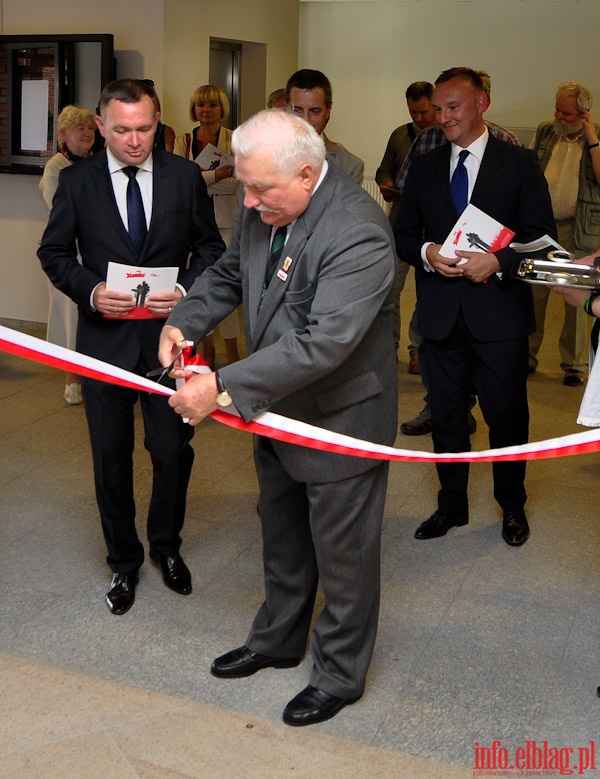 Odsonicie przez Lecha Was tablicy pamitkowej, na budynku Regionu Elblskiej Solidarnoci, fot. 24