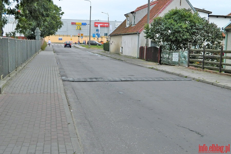 Próg zwalniający (ul. Węgrowska), fot. 1