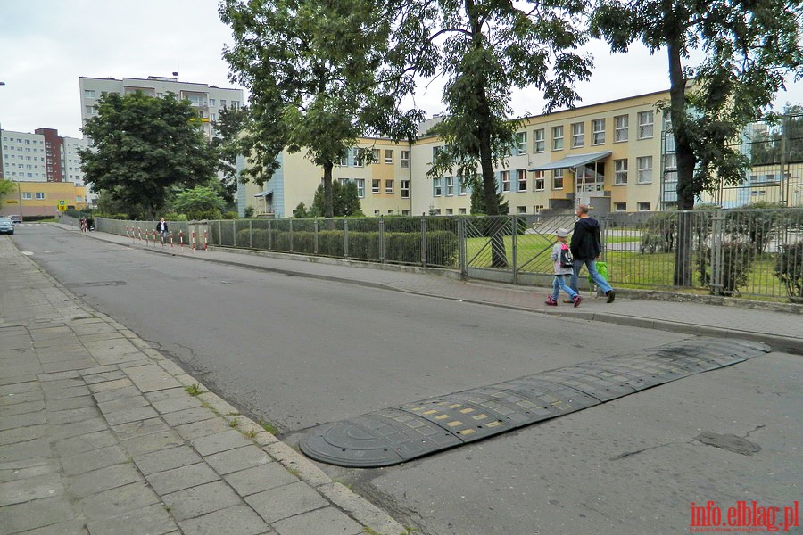 Próg zwalniający (ul. Węgrowska), fot. 9