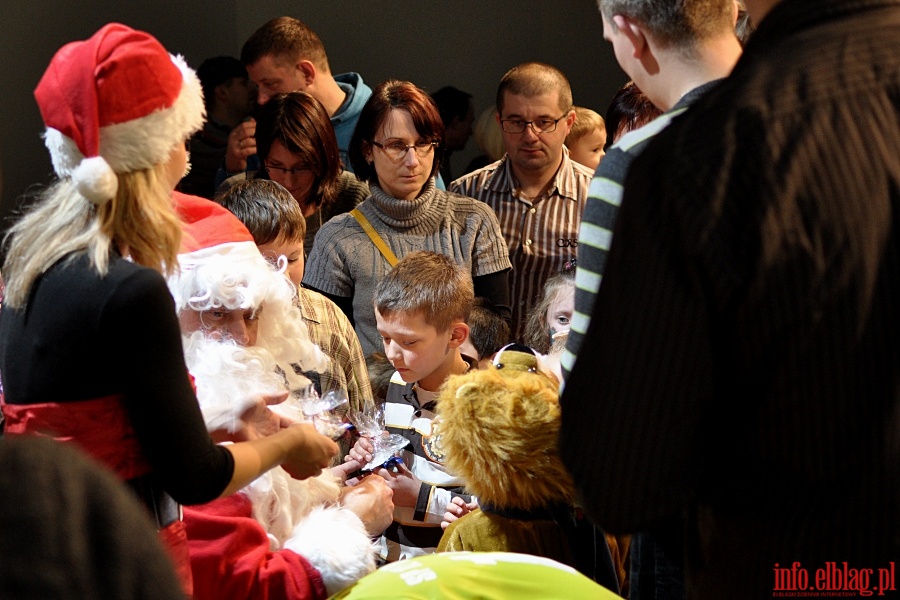 Charytatywny Mikołajkowy Bal dla Dzieci w Ratuszu Staromiejskim - 6.12.2012r., fot. 18