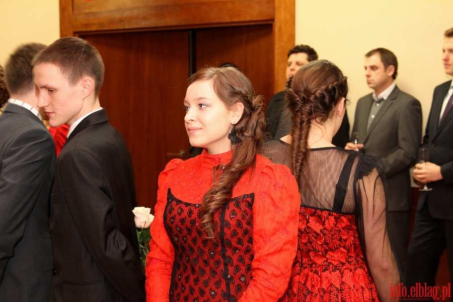 Studniówka Publicznego Liceum Ogólnokształcącego Zakonu Pijarów im. św. Mikołaja w Elblągu - 17.01.2013, fot. 17