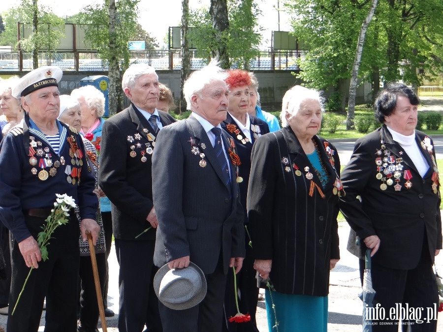 Kombatanci z Obwodu Kaliningradzkiego skadaj kwiaty pod pomnikiem onierzy Armii Radzieckiej, fot. 10