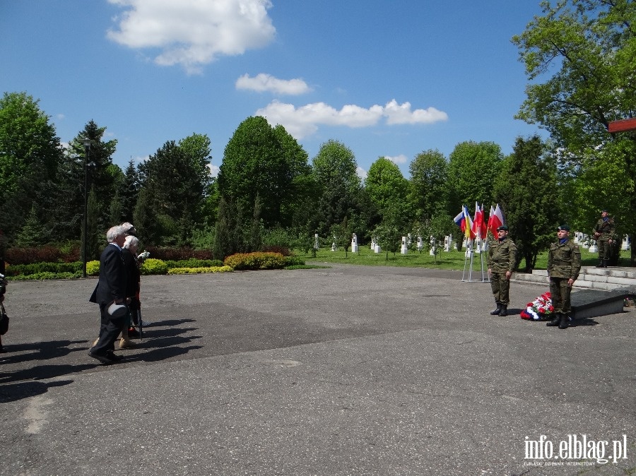 Kombatanci z Obwodu Kaliningradzkiego skadaj kwiaty pod pomnikiem onierzy Armii Radzieckiej, fot. 13
