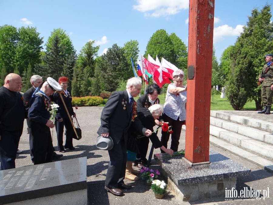 Kombatanci z Obwodu Kaliningradzkiego skadaj kwiaty pod pomnikiem onierzy Armii Radzieckiej, fot. 16