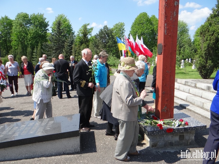 Kombatanci z Obwodu Kaliningradzkiego skadaj kwiaty pod pomnikiem onierzy Armii Radzieckiej, fot. 19