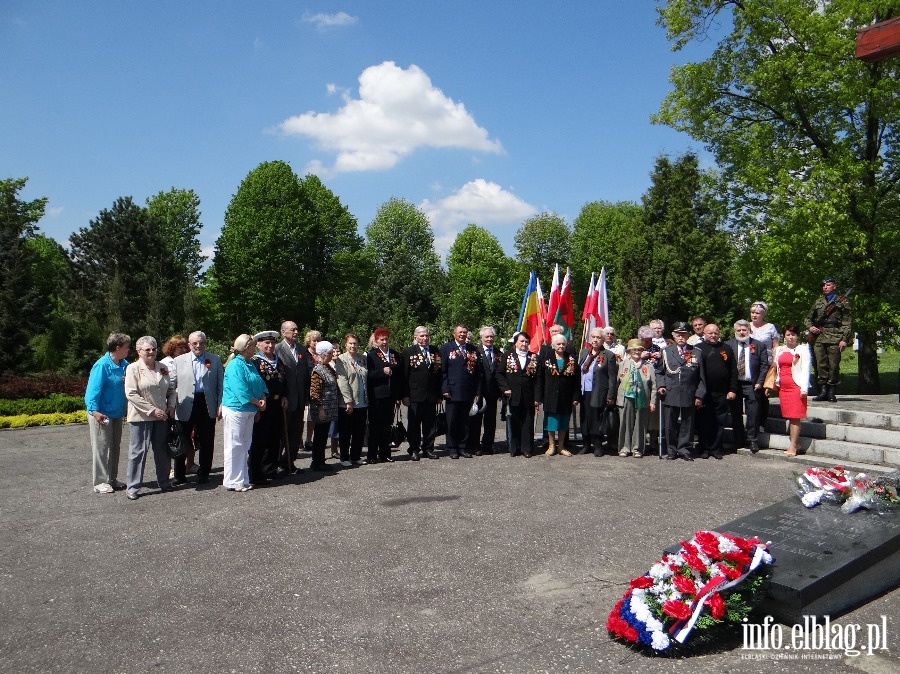 Kombatanci z Obwodu Kaliningradzkiego składają kwiaty pod pomnikiem Żołnierzy Armii Radzieckiej, fot. 29