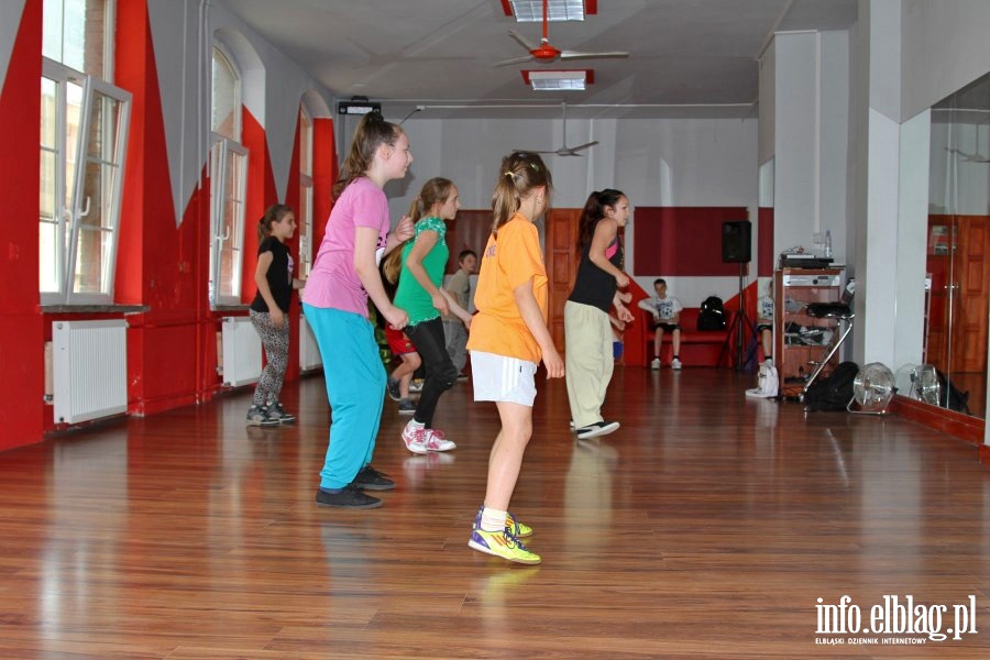 Sekcja hip-hopu dziecicego podczas treningu w Centrum Taca Cadmans, fot. 2