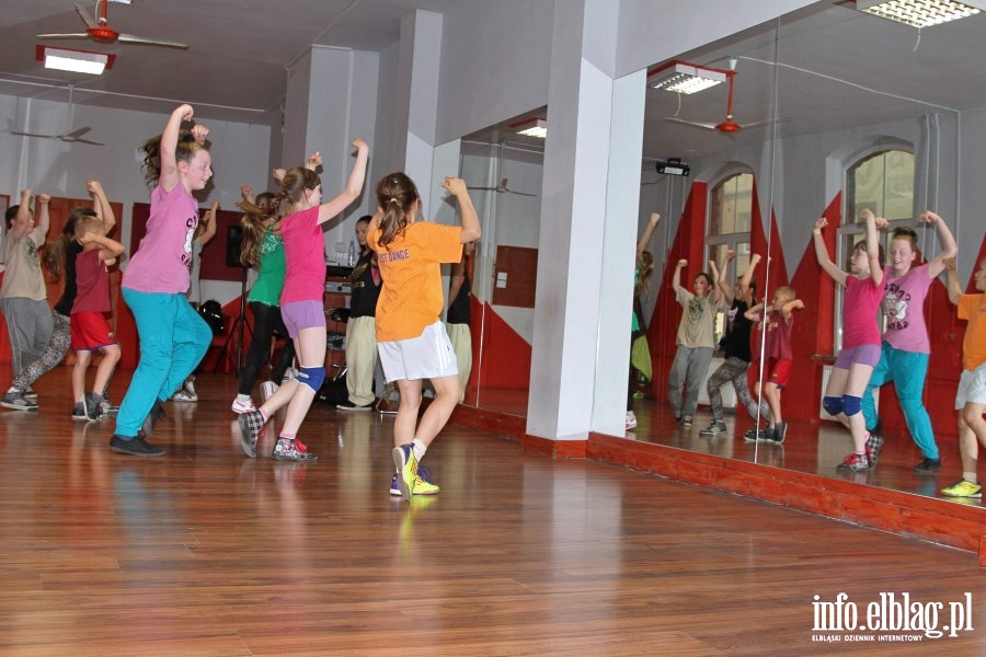 Sekcja hip-hopu dziecicego podczas treningu w Centrum Taca Cadmans, fot. 56