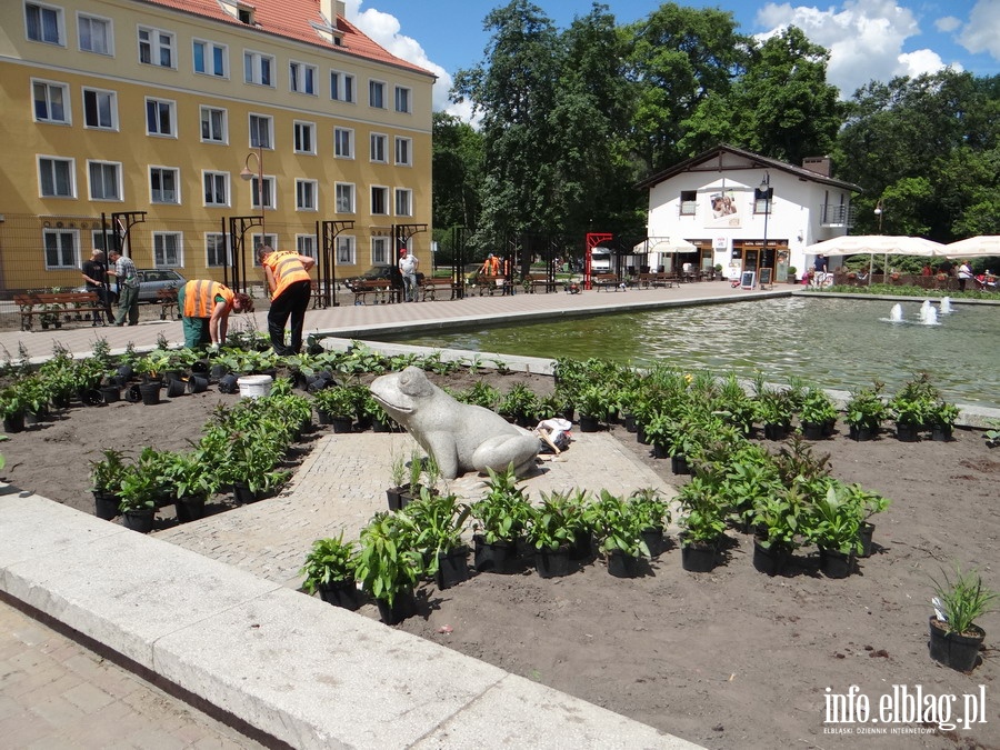 Prace rewitalizacyjne na Skwerze Mariana Sawicza - czerwiec 2013r., fot. 8