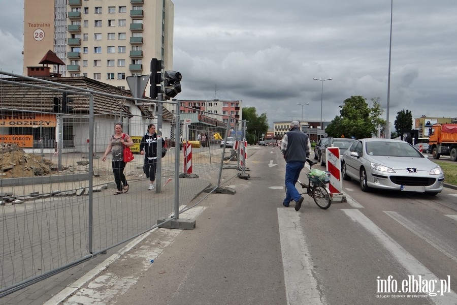 Przejcia dla pieszych na skrzyowaniu ulic 12-tego Lutego, Teatralnej, Nowowiejskiej i Pk. Dbka, fot. 13