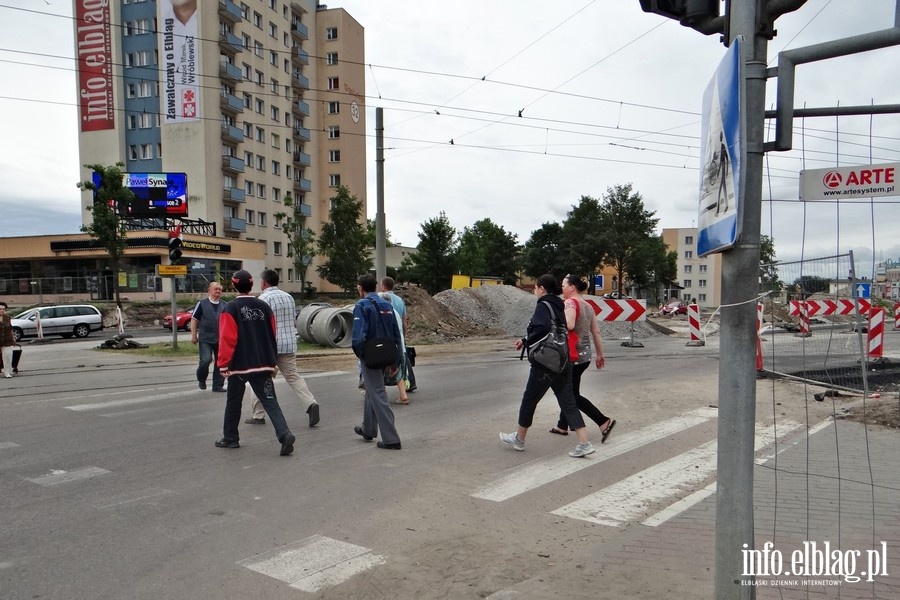 Przejcia dla pieszych na skrzyowaniu ulic 12-tego Lutego, Teatralnej, Nowowiejskiej i Pk. Dbka, fot. 18