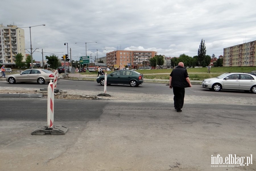 Przejcia dla pieszych na skrzyowaniu ulic 12-tego Lutego, Teatralnej, Nowowiejskiej i Pk. Dbka, fot. 32