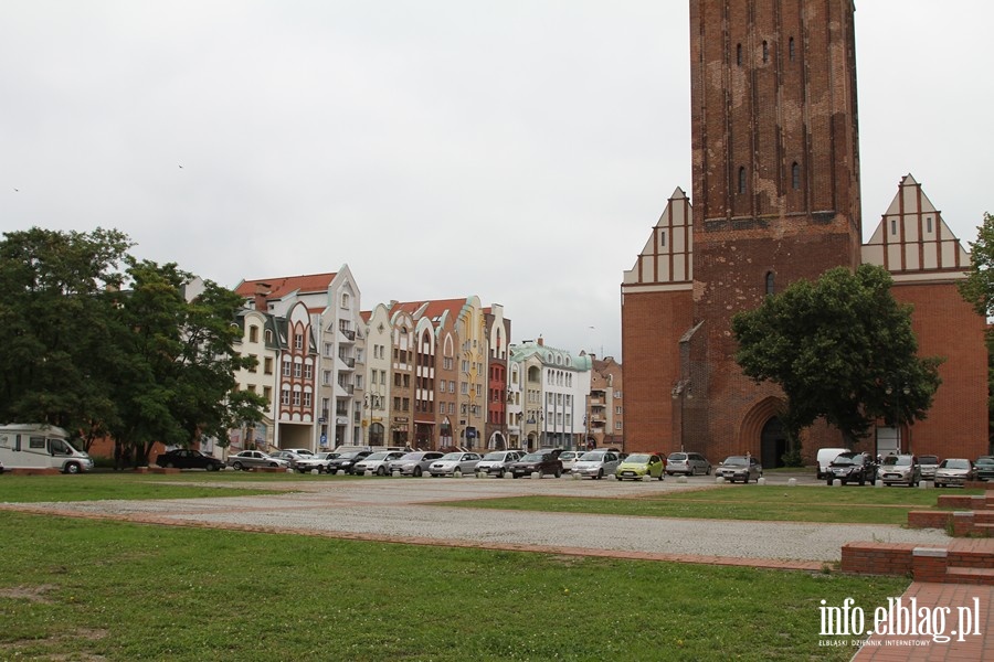 ogrdek archeologiczny przed Katedr w. Mikoaja, fot. 1