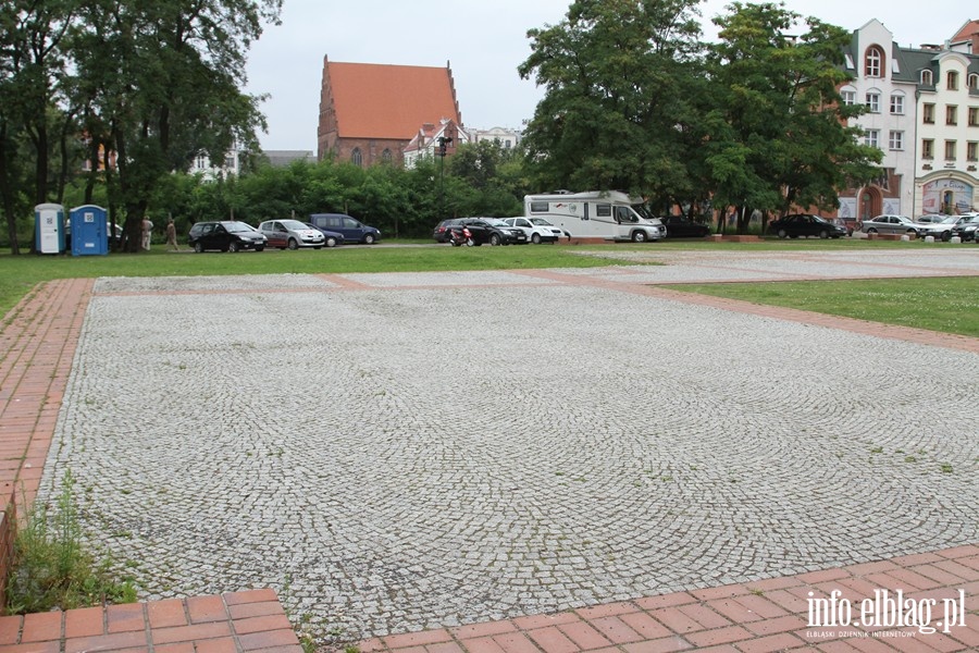 ogrdek archeologiczny przed Katedr w. Mikoaja, fot. 3