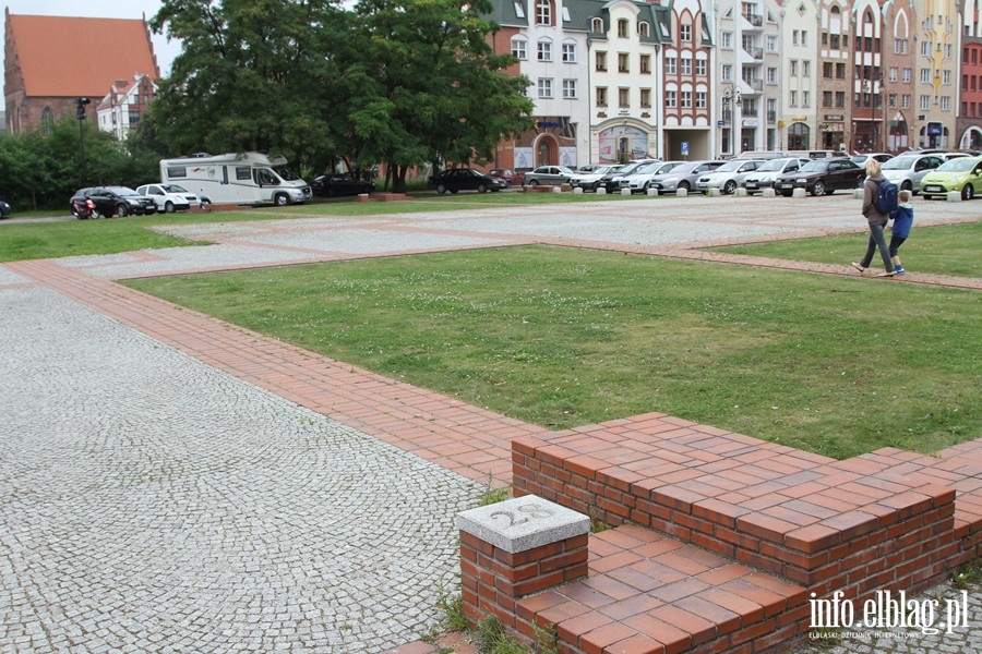 ogródek archeologiczny przed Katedrą św. Mikołaja, fot. 5