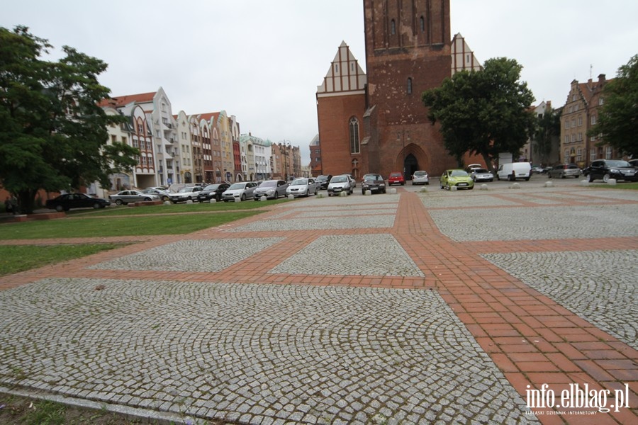 ogrdek archeologiczny przed Katedr w. Mikoaja, fot. 12