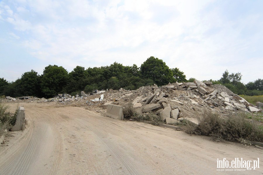 Materiały z rozbudowy CH Ogrody są wywożone na Modrzewinę, fot. 4