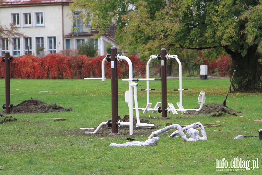 Montaż urządzeń siłowych na zieleńcu przy ul. Mickiewicza, fot. 31