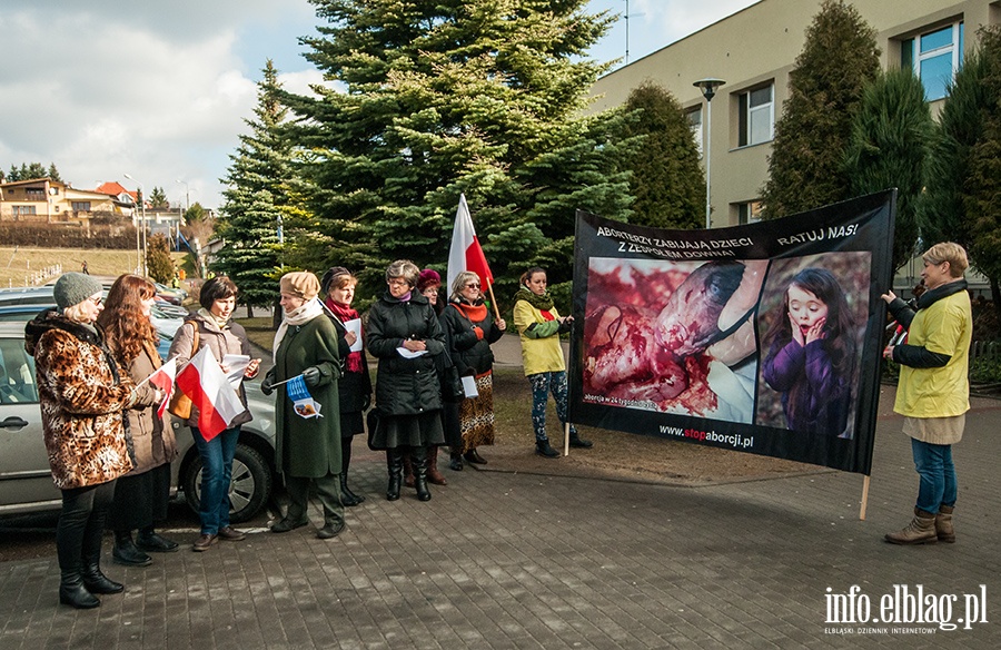 Druga pikieta obrocw ycia nienarodzonego pod WSZ w Elblgu - 22.02.2014r., fot. 1