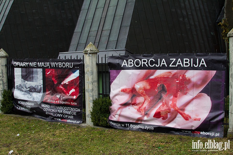 Banery przeciw aborcji na bramie Kocioa, fot. 3