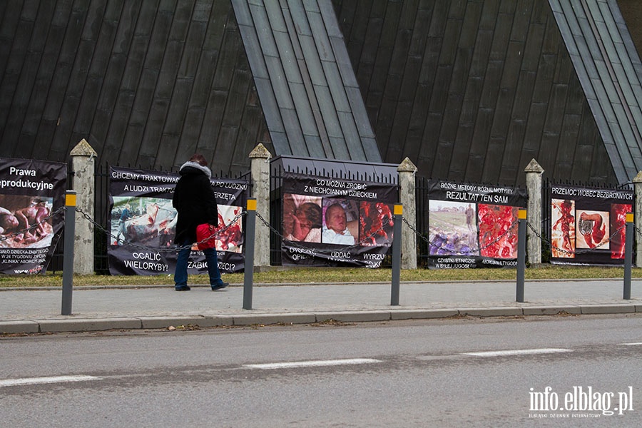 Banery przeciw aborcji na bramie Kocioa, fot. 10